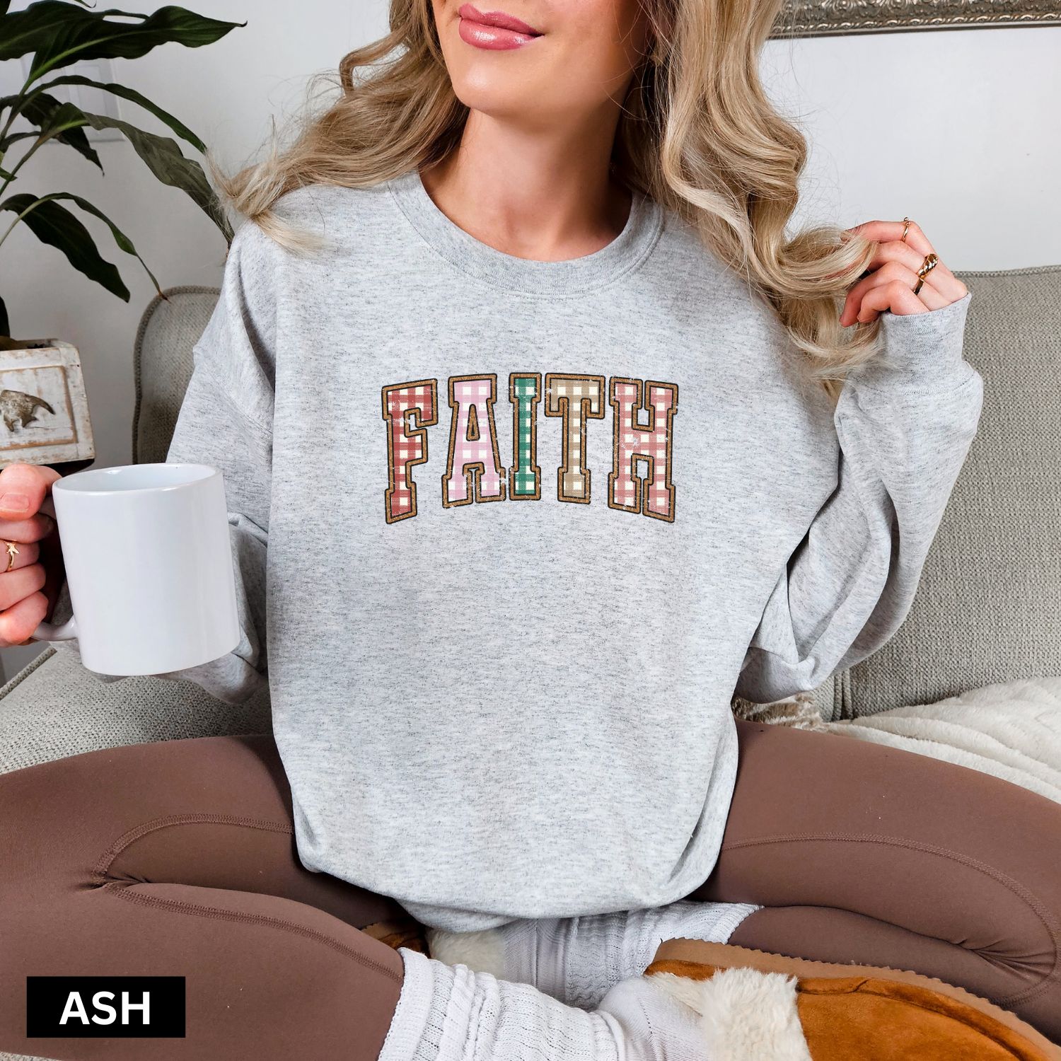 FAITH christmas sweatshirt - Image 5